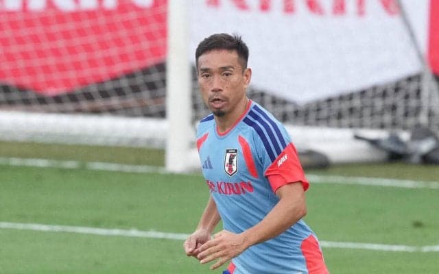 【日本代表】長友佑都が特注ヘッドバンド着用　髪色は変化なし　声出しでも盛り上げ役