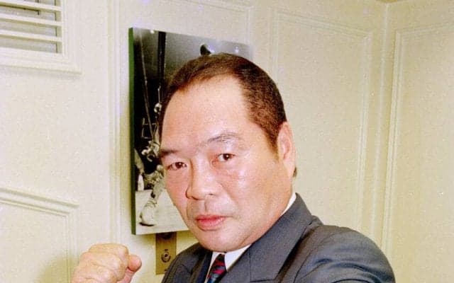 ガッツ石松さん死去、「幻の右」でＷＢＣ世界ライト級王座５度防衛　引退後はタレント・俳優として活躍「ＯＫ牧場」の決めぜりふも　今年３月のセレモニーが最後の公の場