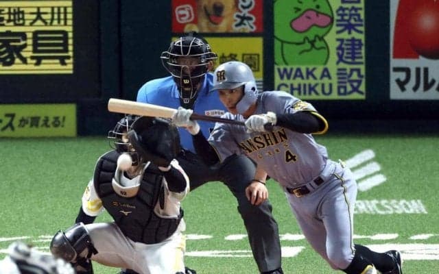 阪神　「熊谷の１ミリ」　絶妙なバントが一塁線上にギリギリ残して内野安打　投手のスチュワートはファウルのアピールも梅木球審は「フェア！」とコール