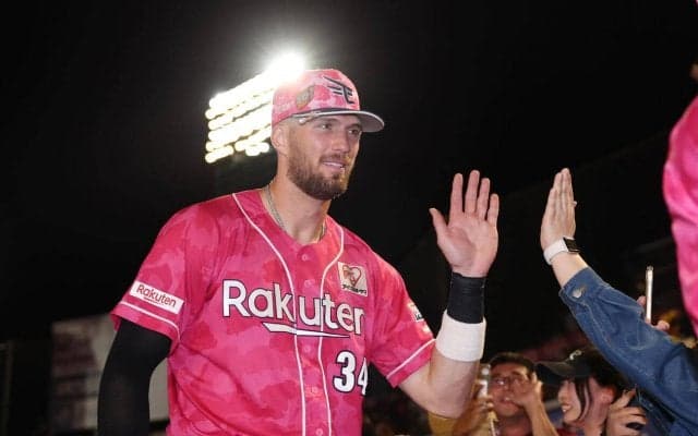【楽天】マッカスカー、４番起用応え開幕戦以来の４打点「塩川さんに対し、おめでとうの気持ち」