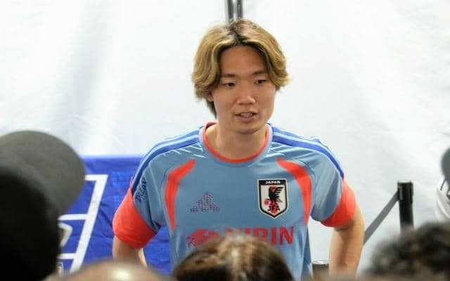 遠藤航離脱で涙のミーティング　「残念で無念」長友が言葉詰まらす