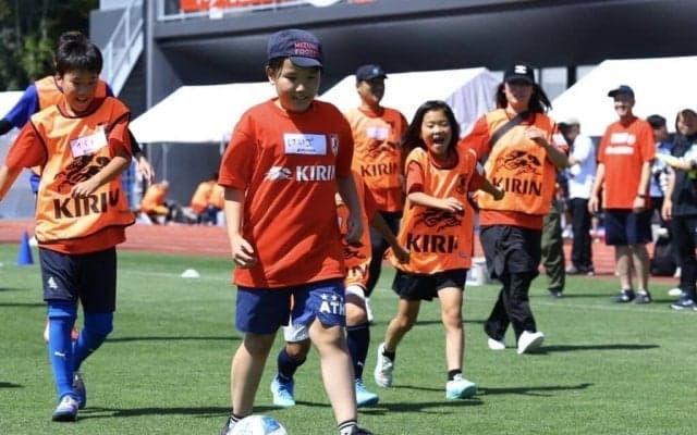 中村俊輔も驚いた「走らないサッカー」 0歳から89歳が主役になれるピッチの景色