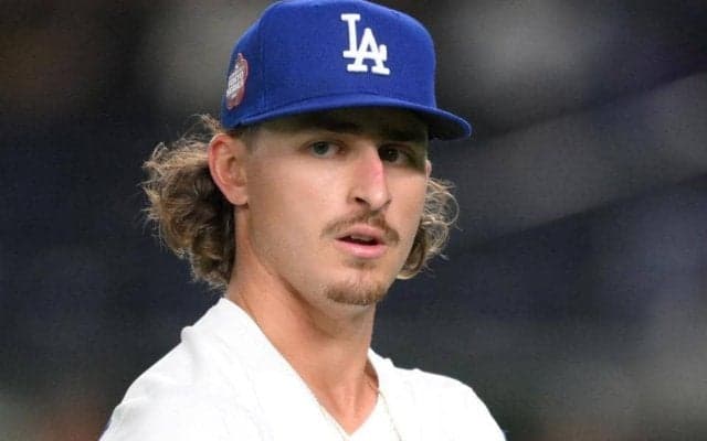 ドジャース激震　勝ち頭のロブレスキーがＷアクシデントで緊急降板「右太もも裏の打撲」球団発表　右太ももに打球直撃→直後にベースカバーで打者走者とも接触
