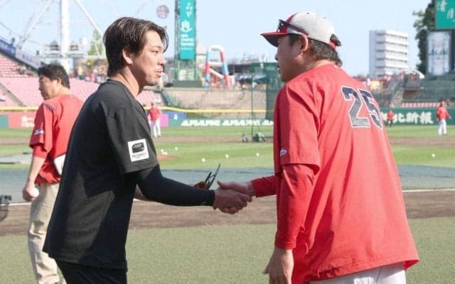 楽天・前田健太ら元鯉ドラ１の２人が古巣関係者と笑顔で再会　敵将と握手、言葉かわす