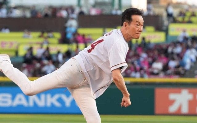 「ほんとに65歳!?」　足上げも健在、変わらぬスターの豪華すぎる一投に喝采「すごいわ」