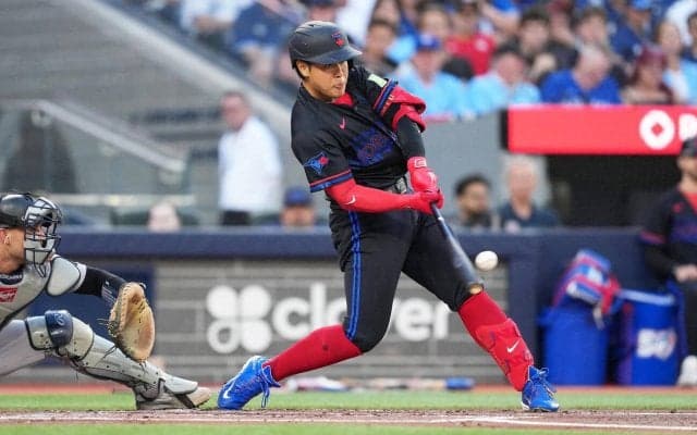 同僚ゲレロもビックリ！ブルージェイズ岡本和真が三階席に届く特大14号2ラン
