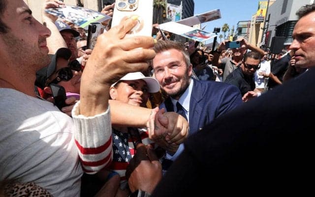 【Ｗ杯】ベッカム氏も来た！ロサンゼルスで米国国歌の大合唱！　ケイティ・ペリーはセレモニーに登場…米国-パラグアイ戦で開幕