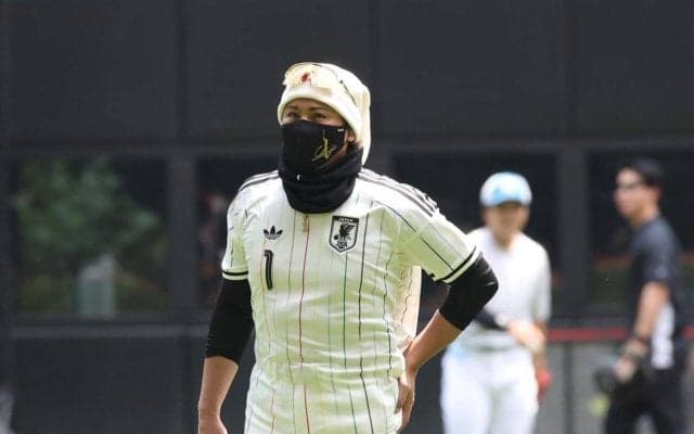 【日本ハム】新庄監督がサッカー日本代表ユニホームで登場！背番号１