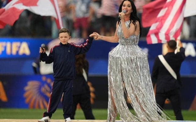 米国開幕セレモニー「あの子は誰？」ケイティー・ペリーと歌った10歳少年の正体とは…