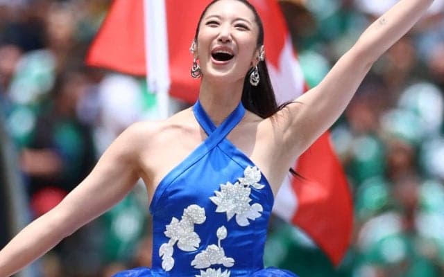 「めっちゃ菜々緒やん」日本ファンが注目…“大舞台”の開幕セレモニーで「そっくりなお姉さんが歌ってた」【W杯】