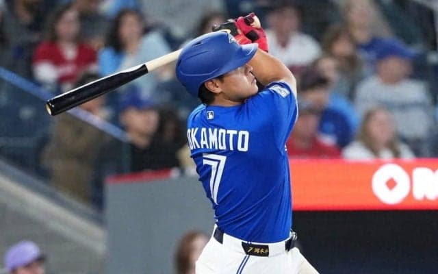 岡本和真、2戦連発15号ソロ　本拠地大歓声…左翼ポール際へ弾丸アーチ、前日には特大14号