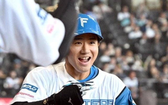 日本ハム・ドラ３大塚、出場５戦３発のアーチ量産　新ポーズも披露「自分の家はそば屋ですし…」