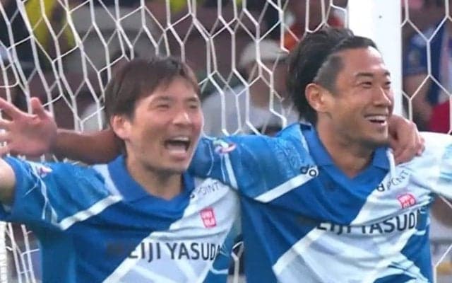 「エモい！」「まさにオールスター」香川真司のスルーパス→乾貴士がフィニッシュ「狭いところで楽しそう」往年のファンタジスタ連携にファン歓喜
