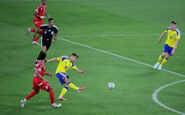 ウソだろ！？ スウェーデン代表MF、時速118キロ“弾丸ミドル”炸裂！ 強烈な“無回転ボレー”→ゴールネットに突き刺さる一撃