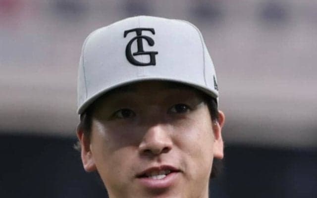 【巨人】大勢が背番号「15」TAISEIの名前入りのサッカー日本代表ホームユニホームを公開