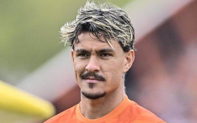 ｢かっこよすぎだろ｣鹿島新加入のブラジル人MF、チェア予告からのまさかの展開に｢座らんのかいっ！｣｢これ以上無いくらいジョニデ｣