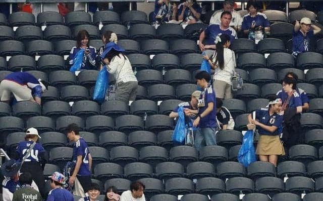 サッカーW杯で注目される日本のゴミ拾い　原点は85年の日韓戦か