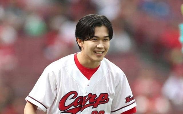 広島ファンの鈴木福「自分史上最速」スタンドどよめく１１０キロ始球式！３年連続でスタンド魅了　外角に外れるもスコアボード指差して笑顔