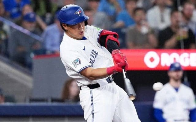 "認められた"岡本和真のオーラ溢れる1枚「ついに」　17号で激写した瞬間、海外ファンも喝采