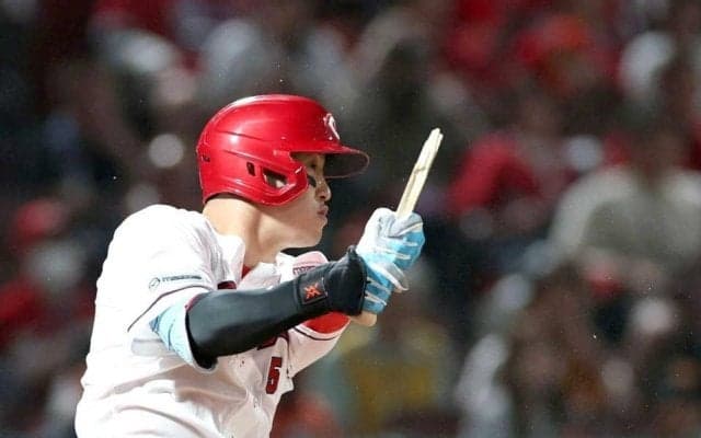 広島・小園「もう、調子とか言っていられない」　プロ初３戦連続複数打点＆猛打賞　バット折られながらも「しっかり振り抜けた」