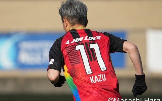 「赤いユニで還暦を迎えてもらえるの嬉しすぎ｣還暦キングカズがまとうJ3福島“和モダン”新ユニフォームに反響｢ここ最近では1番好き｣｢やまやさん入ってる」