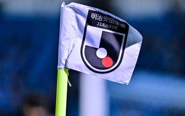 ｢3着買うかも｣世界的デザイナーが手掛けたJクラブ新ユニに反響｢これまでで1番好き｣｢セカンドユニが白じゃないのも新鮮｣初の黒×ピンクも絶賛