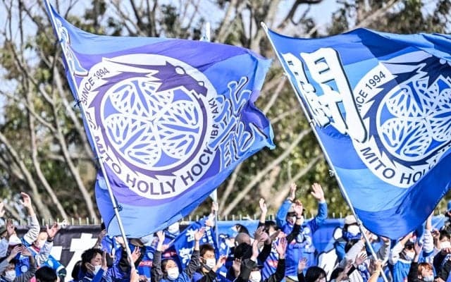 ｢なんか、インテルっぽい｣J1水戸、縦ストライプ回帰“伝統＆革新”の新ユニフォーム発表！｢スイカ柄かな｣｢今季もカッパーくんいるー｣