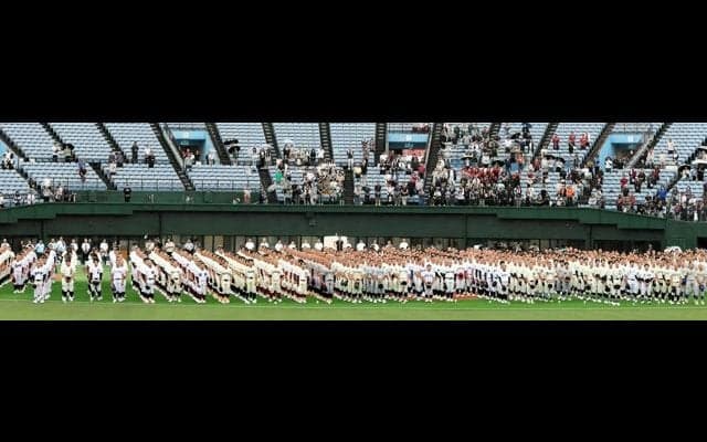 47チーム、力強く行進　高校野球長崎大会　熱闘幕開け