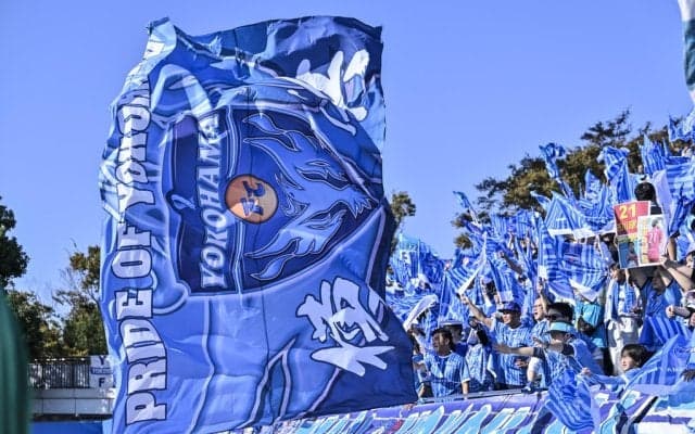 ｢こんなかっこいいシャツが…｣横浜FCの国立開催で先着3万5000人に海面デザインの｢開幕記念ベースボールシャツ｣を無料配布！｢よし横浜サポになるか｣