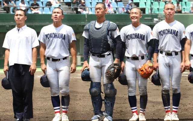 横浜の主将が意地の2安打！エース右腕のアクシデントにも動揺せず｢簡単には負けないチームを作り上げてきた｣【神奈川】