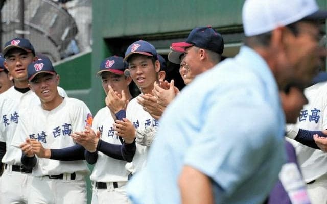 始球式で弟がサプライズ投球　「うれしくて気合が入った」兄は適時打