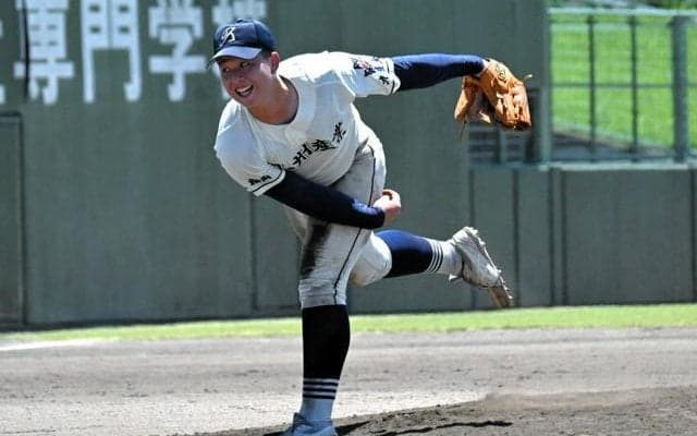 初戦敗退の九産大九産「みんなのおかげで全力勝負が…」高田奨真投手