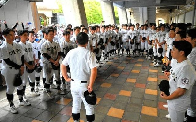 3年生は悔しいよな　でも、胸を張れ　北陸学院のラストミーティング