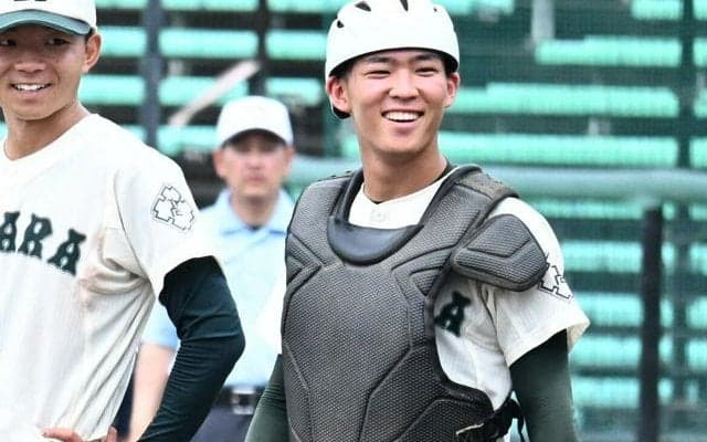亡き父の教え「迷わず振れ」　八回好機　長良・藤井主将は振り抜いた