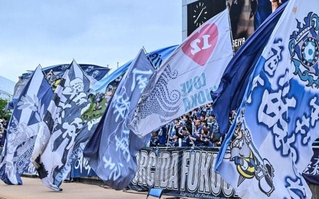 ｢信じられない本物だ｣J1福岡に合流した元バルセロナMFにファン騒然！｢本当にいる!!｣｢ガタイ分厚すぎる」