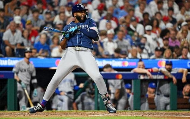 ＭＬＢ球宴　カミネロへの死球で球場騒然　バット＆ヘルメット吹っ飛ぶ　緊急交代　レイズの主砲にまさかの事態も骨には異常なし　右腕がクラブハウスへ謝罪に
