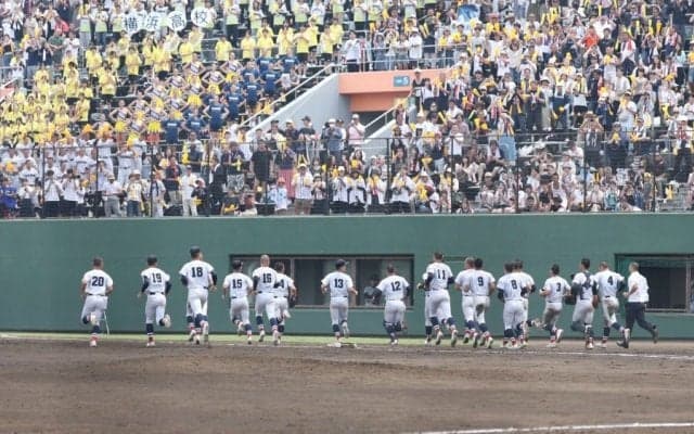 横浜-東海大相模に観衆1万人　平日朝9時＆4回戦で異例…試合前から大行列、前日には県高野連が注意喚起