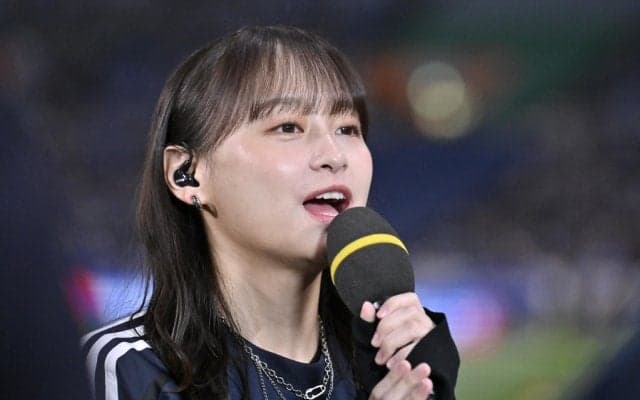 ｢インスタの影ちゃん可愛すぎるやろ｣影山優佳の“ピチユニ姿”でのスマイルショットが最高！｢元気もらえるいい笑顔｣｢日本代表ユニめちゃくちゃ似合ってるよ｣