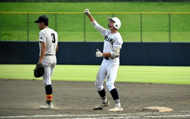 「公立の雄」日川、4番の意地　甲子園の夢は後輩へ