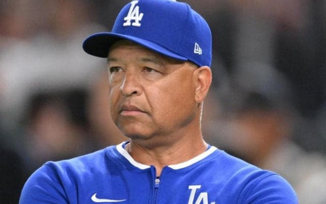 ドジャースがまた…ミスの連鎖で先制点失う　ラッシングが痛恨パスボール　パヘスも打球処理にもたつき失策　後半戦初戦でもミス連発にロバーツ監督厳しい表情