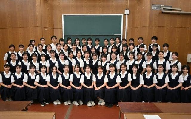 甲子園開会式で選手ら先導、式典誘導係に67人　兵庫・市立西宮高校