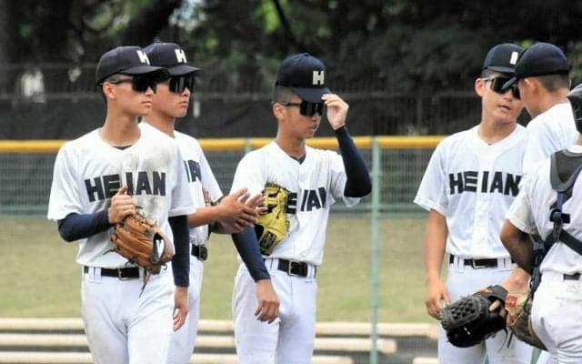 野手6人がサングラス着用　夏8年ぶり甲子園狙う龍谷大平安に集中力