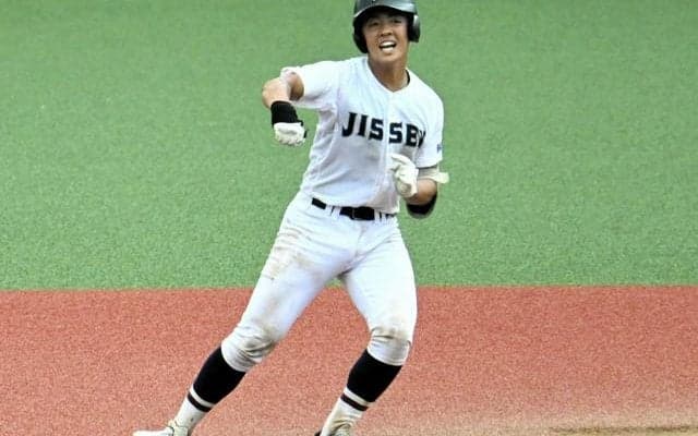 弱肩から強肩へ成長した大塚捕手　八王子実践の逆転呼ぶ、九回の一打