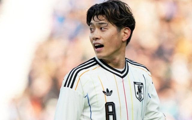 ｢ブレンビーでの大の仲良し｣鈴木唯人がFC東京に加入する“親友”との美しい再会ハグ＆2ショット公開！｢#親友てつけてるところがまたいい｣