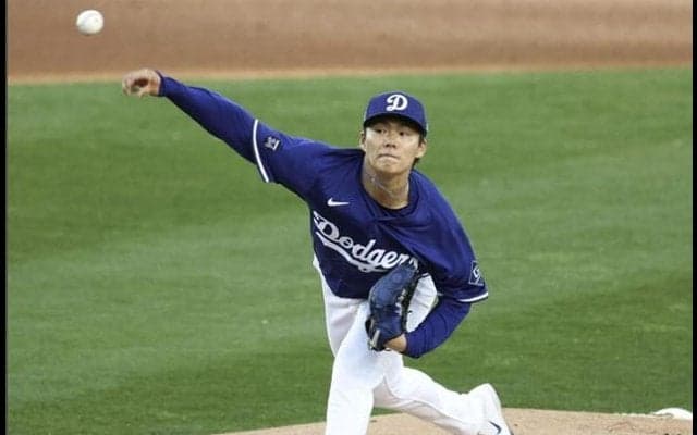 山本由伸、公式戦初完投１０勝目　９回２失点　１０２球無四球７Ｋ　球団２年ぶり快投で２年連続２桁勝利達成　大谷翔平は先制適時打含む２安打２打点　日本人コンビが投打活躍でドジャース連勝