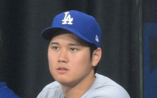 大谷翔平がヒヤリ　ヤンキース打者の痛烈ファウルが三塁ベンチへ→間一髪でよける　ド軍は無死満塁ピンチ脱出