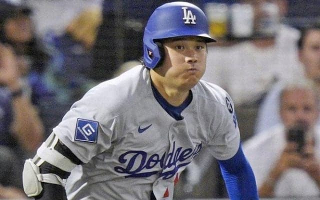 大谷翔平　一塁へ駆け込んだ際にバランス崩す　一ゴロで全力疾走→左足でベースを強く踏んだ直後によろける　軽く走りながらベンチへ