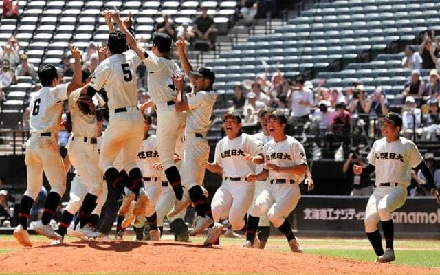 札幌日大が2年ぶりに南北海道大会を制する　決勝で駒大苫小牧を破る