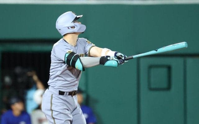 阪神　佐藤輝明が球団史上初の球宴３戦連発！逆方向への美しい放物線に富山のスタンドが騒然　王貞治＆清原和博らに並ぶ快挙