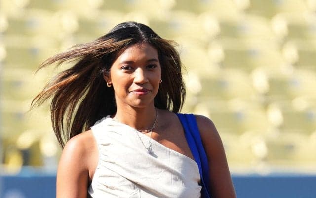 ドジャース専属リポーターワトソンさん東海岸での思い出振り返る　美ワンピースショットも